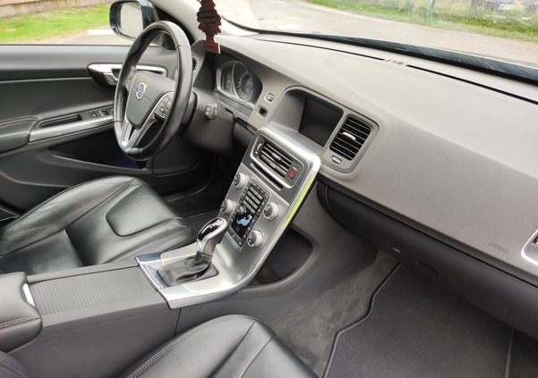 Volvo V60 Cross Country cena 69900 przebieg: 191000, rok produkcji 2017 z Płock małe 254